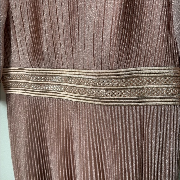 Mac Duggal Rose Gold Metallic Pleated A-Line Midi Cocktail Dress Size 16 - Picture 3 of 9